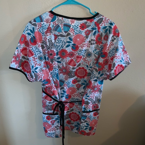 Scrub Top - Picture 2 of 4